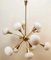 Lámpara de araña Sputnik con 12 luces de latón y vidrio, Imagen 1
