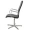 Chaise Oxford en Cuir Noir par Arne Jacobsen 14