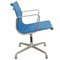 Sedia Ea-105 in tessuto blu di Charles & Ray Eames, anni '90, Immagine 2