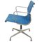 Sedia Ea-105 in tessuto blu di Charles & Ray Eames, anni '90, Immagine 6