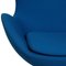 Egg Chair con poggiapiedi in tessuto blu di Arne Jacobsen, set di 2, Immagine 4