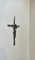 Crucifijo de pared brutalista de hierro y latón, años 70, Imagen 2