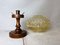 Lámpara de mesa portuguesa Mid-Century pequeña de madera y vidrio ámbar iridiscente, años 60, Imagen 7
