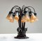 Tiffany Lilly Tischlampe mit 18 Kunstglasschirmen aus Bronze, 1980er 1