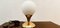 Lámpara de mesa de latón con esfera blanca satinada, Imagen 2