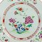 Plato de porcelana con flores pintado a mano de Famille Rose chino del siglo XVIII, Imagen 2