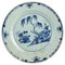 Plato de porcelana en azul y blanco de jardín con flores chino, siglo XVIII, Imagen 1