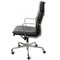 Chaise de Bureau EA-219 Softpad en Cuir Noir par Charles Eames 4