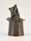 Antike Tischglocke aus Bronze mit Abbildung einer Katze in einem Zylinder, 1880 3