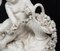 Escultura de porcelana que representa a Putto con cesta de flores de Capodimonte, siglo XX, Imagen 3