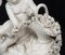 Scultura in porcellana raffigurante Putto con cesto di fiori di Capodimonte, XX secolo, Immagine 3