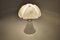 Lámpara de mesa Pipistrello en blanco de Gae Aulenti para Martinelli Luce, años 90, Imagen 2