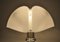 Lámpara de mesa Pipistrello en blanco de Gae Aulenti para Martinelli Luce, años 90, Imagen 11