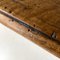 Italienischer Holztisch mit 2 Schubladen, Messinggriff und gewellten Beinen, 1700er 12