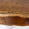 Italienischer Holztisch mit 2 Schubladen, Messinggriff und gewellten Beinen, 1700er 17