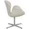 Grande Chaise Swan en Cuir Blanc de Arne Jacobsen 2