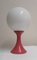 Kleine Nachttischlampe mit rotem Kunststofffuß und opakem weißem Glasschirm, 1970er 1