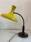 Lámpara de escritorio grande con pantalla de acero amarillo, Italia, años 50, Imagen 1