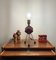 Amerikanische Dreibeinige Würfel Tischlampe in Rot & Creme, 1950er 2