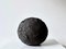 Escultura Black Crust Sphere II de Laura Pasquino, Imagen 2