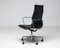 Sedia da scrivania esecutiva EA119 in pelle nera di Charles & Ray Eames per Herman Miller, 2007, Immagine 5