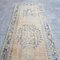 Tappeto Oushak Hallway blu beige sbiadito, Turchia, anni '60, Immagine 9