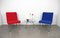 Chaises Vostra Rouges et Bleues avec Table d'Appoint par Walter Knoll, Allemagne, 1980s, Set de 3 1