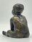 Bronzeskulptur eines sitzenden kleinen Jungen, Deutschland 14