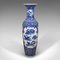 Hohe chinesische Art Deco Bodenvase aus blauer und weißer Keramik, 1940er 4