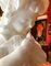 Italienischer Künstler, Handgeschnitzte Büste eines jungen Mädchens mit Taube, 19. Jh., Alabaster 5