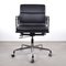 Sedia da ufficio EA217 in pelle nera di Charles & Ray Eames per Vitra, Immagine 4