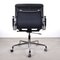 Sedia da ufficio EA217 in pelle nera di Charles & Ray Eames per Vitra, Immagine 6