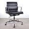 Sedia da ufficio EA217 in pelle nera di Charles & Ray Eames per Vitra, Immagine 2