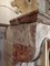 Repisa de chimenea francesa de piedra caliza del siglo XVII con restos de pintura original, Imagen 7