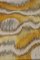 Textilskulpturenmalerei mit Wellen- und Reliefeffekt unter Verwendung von gelben Monochrom-Plissierungen 11