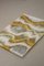 Scultura tessile con effetto onda e rilievo con pieghe monocromatiche gialle, Immagine 6