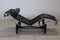 Chaise longue LC4 de cuero negro de Le Corbusier para Cassina, años 80, Imagen 10