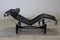 Chaise longue LC4 in pelle nera di Le Corbusier per Cassina, anni '80, Immagine 10