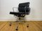 Chaise Soft Pad EA217 en Cuir Noir (Nero) par Charles & Ray Eames pour Vitra 19