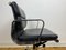 Silla Soft Pad EA217 de cuero negro (Nero) de Charles & Ray Eames para Vitra, Imagen 9