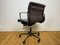 Sedia EA 217 morbida in pelle marrone di Charles & Ray Eames per Vitra, Immagine 13