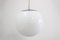 Lámpara colgante con forma de globo era espacial de vidrio opalino de Peill & Putzler, años 70, Imagen 1