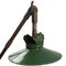 Französische industrielle grüne Emaille 3-Arm Maschinist Wandlampe aus Messing 6