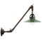 Französische industrielle grüne Emaille 3-Arm Maschinist Wandlampe aus Messing 3