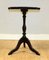 Table d'Appoint Pie Crust Edge Tripod Top Vert & Gold Tooling 3