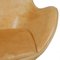 Sedia Egg in pelle naturale patinata di Arne Jacobsen, inizio XXI secolo, Immagine 7
