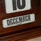 Calendario de escritorio perpetuo vintage de caoba y latón, años 50, Imagen 9