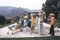Slim Aarons, Poolside Social, impresión fotográfica Estate de edición limitada, años 70, Imagen 1