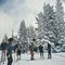 Slim Aarons, Skiing in Vail, Impresión fotográfica estampada Estate de edición limitada, años 80, Imagen 1