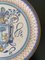 Piatto da parete in ceramica faience con stemma, Italia, dipinto a mano, Immagine 3